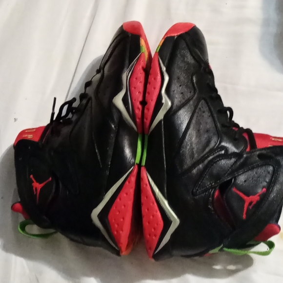 Air Jordan Tennis Shoes - Picture 4 of 8